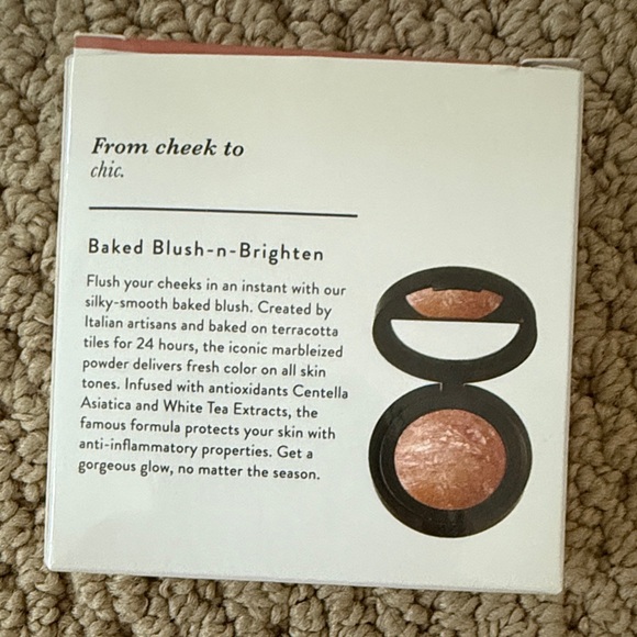 Laura Geller Marbleized Blush in Apricot Berry - Picture 3 of 3